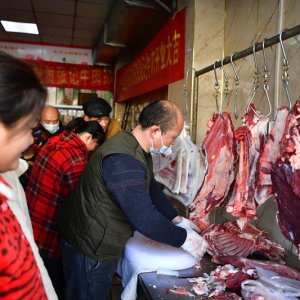 新店開業(yè)送白菜，這個老板的生意火了