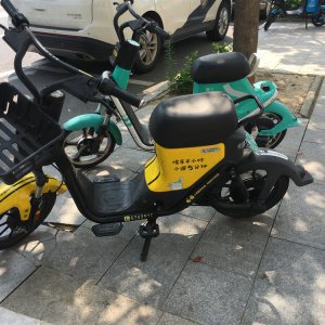 阜陽一女子微信掃碼騎車，卻“被”買保險